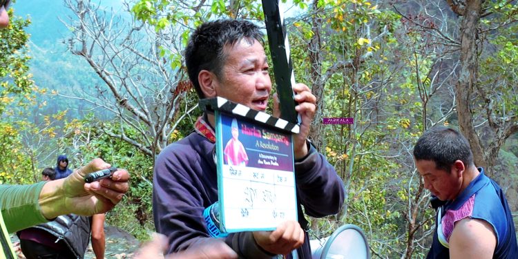 मेयर हर्क साम्पाङले गरे आफ्नै बारेमा बन्ने वृतचित्रको क्ल्याप हानेर शुभमुहूर्त (भिडियो सहित)