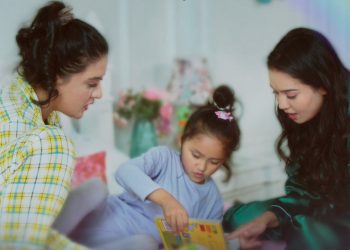 अभिनेत्री सुरविना कार्की अभिनित ‘मीराः स्याडो अफ अ रेन्बो’को पोस्टर सार्वजनिक