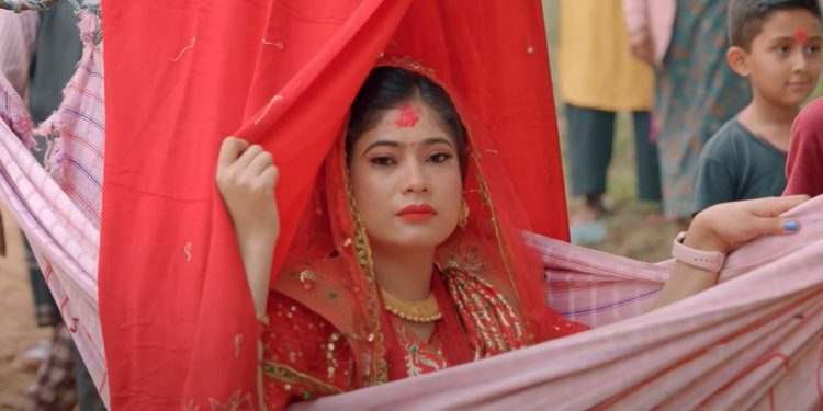 हेर्दा हेर्दै अन्माएर लग्यो तिम्रो डोली
