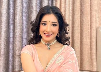 आफै आलोचित भैरहेको बेला आँचल शर्माले यसकारण दिइन् साइबर ब्युरोमा उजुरी