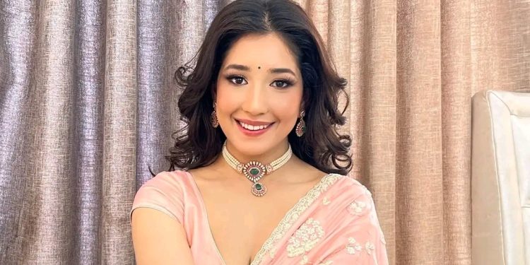 आफै आलोचित भैरहेको बेला आँचल शर्माले यसकारण दिइन् साइबर ब्युरोमा उजुरी