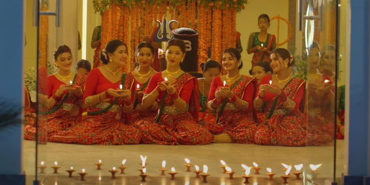 गायिका अन्नु र मेलिनाको स्वरमा ‘यो तीजको लहर हो’, आधा दर्जन चर्चित मोडलको ठुम्का