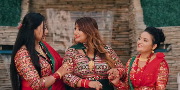 अञ्जु र बिनाको तीजको लहर, भिडियोमा दीपाश्री निरौलाले पनि हानिन् ठुम्का