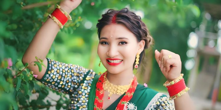 ‘तिजमै नाचिन्छ, कम्मर भाँचिन्छ’ भन्दै रुपा थापाको ठुम्का