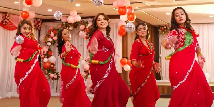 तीज गीतमा रचना रिमाल, अभा थापा, अञ्जना बराईली, अनिशा ओली र एलिना रानाको ठुम्का