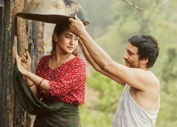 ‘दिमाग खराब’को गीत सार्वजनिक, आगो लागेको घर लिपपोत गर्दै स्वस्तिमा र खगेन्द्र