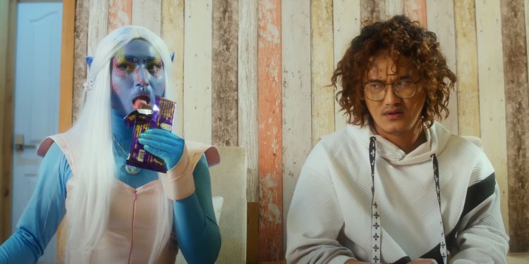 एलियन अवतारमा आश्मा विश्वकर्मा, सरोज अधिकारीसंग रोमान्टिक