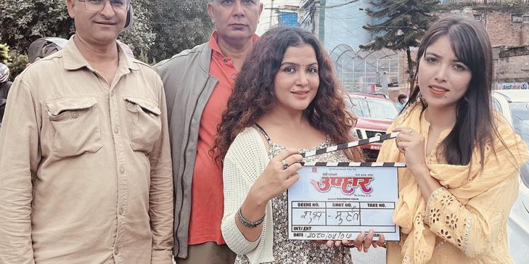 डिग्री माईलासंग भागेको रेखाको उपहार हात्तीछापसंग भिड्दै