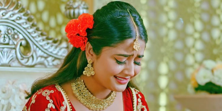 आनन्दको ‘कर र करार’मा महारानी बनेकी उषा उप्रेतीले थाम्न सकिनन् आँशु