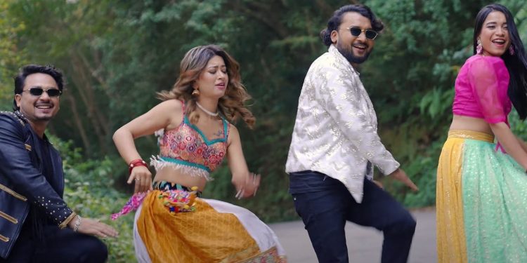 सन्तोष र बिक्रम को साथमा सिम्रन र दीपाको पाउजु डान्स