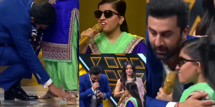 मेनुकाको खुट्टा छुँदै बलिउड स्टार रणवीर कपुरले लिए आशिर्वाद