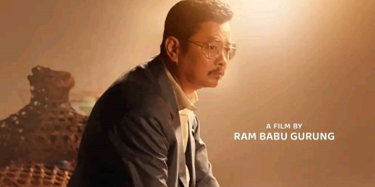 ‘डिग्री माइला’ फर्स्टलुक: सुटबुटमा निराश देखिएका दयाहाङ्ग राई