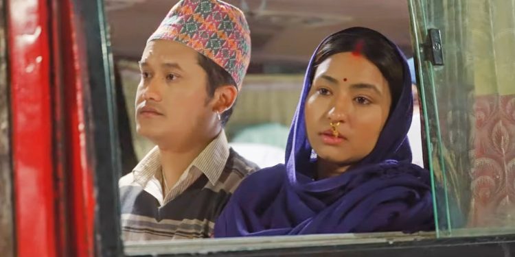 सरोज र आश्माको अहिलेसम्मकै फरक अवतार, २ जनालाई स्मार्ट फोन उपहार