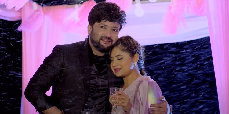 रोमाण्टिक मुडमा आर्यन सिग्देल र केकी अधिकारी