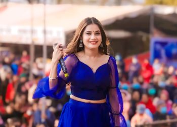 एलिनामाथी स्टेजमै स्वयंसेवकबाट दुर्ववहार, जबर्जस्ती एकबाट अर्को कार्यक्रममा जान आदेश