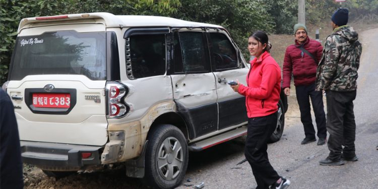 गायिका रचना रिमाल चढेको गाडी ट्रकसँग ठोक्कियो, रिमाल सकुशल