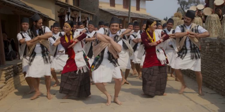 आर्यन, प्रदीप र पलसहित दुई अभिनेत्री अञ्जना र परीक्षाले कौडा गीतमा गरे नृत्य