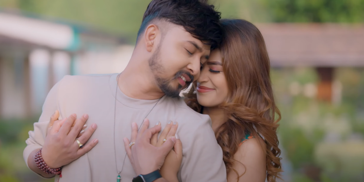 गायक किरण भुजेल देखिए मोडल प्रिन्सिखासंग रोमान्टिक