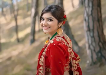 पाकिस्तानी मोडल तथा डा. एलियाले नेपालि कल्चर ड्रेसमा खेलिन् म्युजिक भिडियो