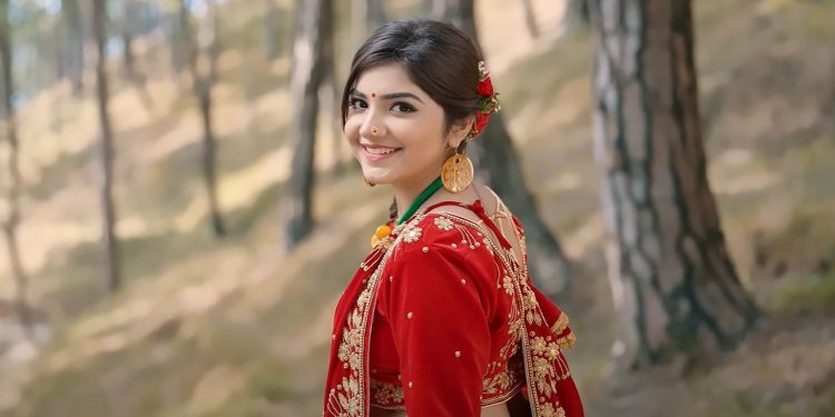 पाकिस्तानी मोडल तथा डा. एलियाले नेपालि कल्चर ड्रेसमा खेलिन् म्युजिक भिडियो