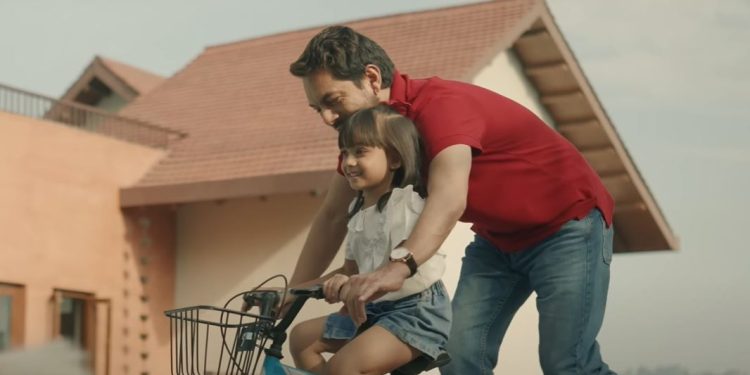 एकल बाबा र छोरीको कथा बोल्ने ‘मायाको घर’, गायक रामकृष्ण ढकाल र आर्या फिचर्ड