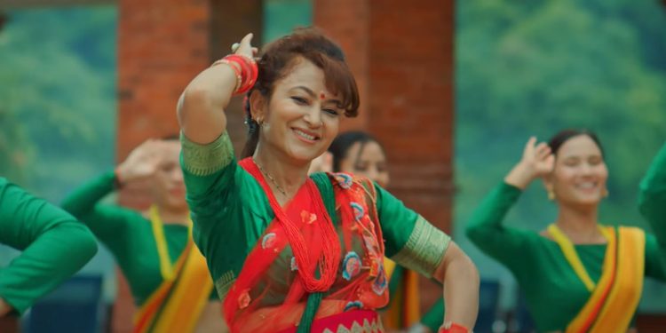 निर्देशक तथा अभिनेत्री झरना थापा तीज गीतमा नाचिन् छमछमी