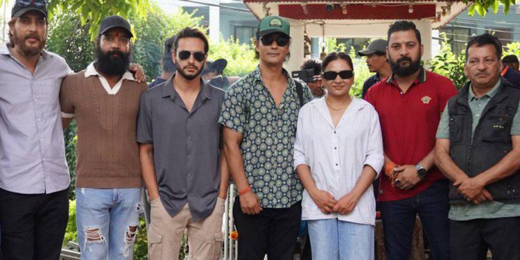प्रदिप र सौगातले शुभ मुहुर्त सट दिँदै फिल्म ‘पिताम्बर’को छायांकन सुरु