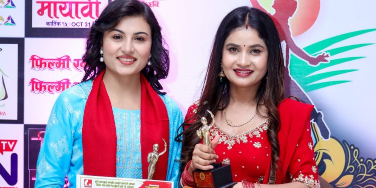 एलिना चौहान उत्कृष्ट तीज गायिका हुँदा उत्कृष्ट तीज गीत मोडल महिलातर्फ कविता न्यौपाने