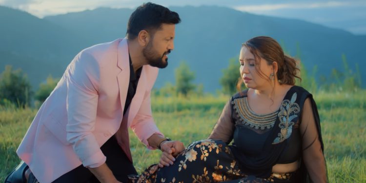 छाता ओढाइदेउन भन्दै गायिका रस्ना पौडेलसंग रमेश उप्रेतीको रोमान्स