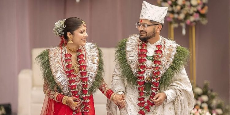 गायक महेश काफ्ले र गायिका अस्मिता अधिकारीले कसे लगनगाँठो