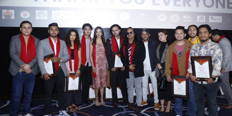 ‘होस्टेल ३’को ५१ औँ दिने सेलेब्रेशन, नयाँ पुस्ताका कलाकार र निर्माताले साटे खुसी