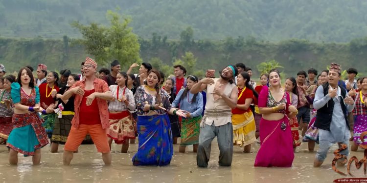 ‘हली’को गीतमा दीपाश्रीदेखि प्रमोद दीपसम्मले मर्काए कम्मर