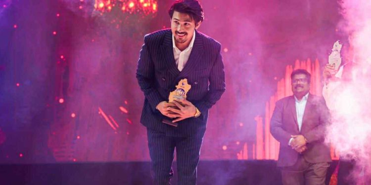 ‘बाटुलो जुन’मा अनमोलको नयाँ अवतार