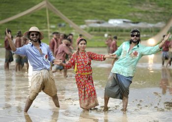 भाइरल ‘गुराँस नानी’को साथमा दुर्गेश र सिसन, नयाँ गीतको भिडियो हिलाम्मे खेतमा छायांकन