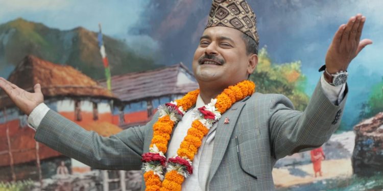 ‘मिसन नौटंकी’मार्फत जोगिन्दरको गाइजात्रे झटारो: व्यङ्ग्यको नशाले नेता लट्ठ