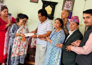 मुटुको समस्यासँग जुधिरहेकी शकुन्तला शर्मालाई चलचित्रकर्मी कोष बाट सहयोग