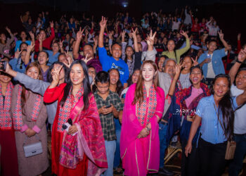 कोशी प्रदेशका जारी २ दर्शकलाई प्रत्यक्ष भेटेर निर्देशकसहित मिरुना र सृजनाले दिए धन्यवाद