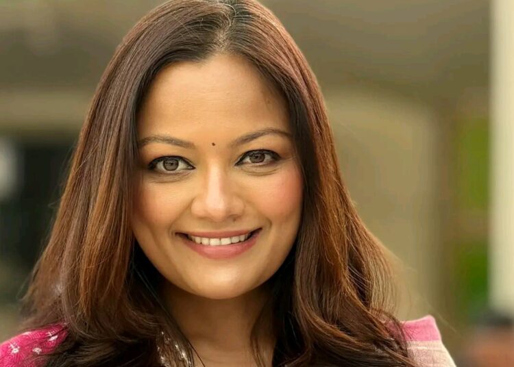 सांसदले शपथ लिएपछि अभिनेत्री ऋचा शर्माको प्रश्न, ‘के हामी नागरिकले पनि शपथ लिएका छौं ?’