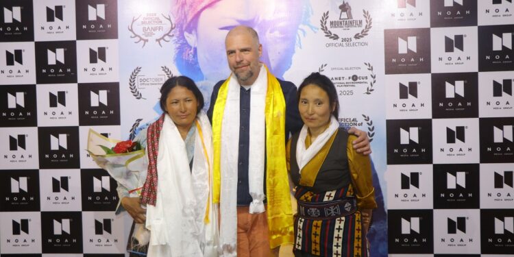 हलिउड स्टार डिकाप्रियो निर्माता रहेको ‘स्नो लियोपार्ड सिस्टर्स’को नेपाल प्रिमियर सम्पन्न