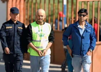 बलेसँग निर्देशक गिरीको भेट: बले भन्छन्, ‘१७ वर्षको मेहनत १७ सेकेन्डमै गयो’