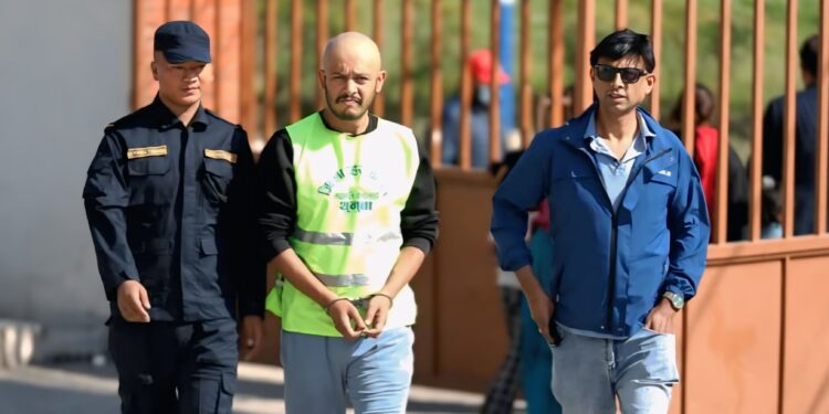 बलेसँग निर्देशक गिरीको भेट: बले भन्छन्, ‘१७ वर्षको मेहनत १७ सेकेन्डमै गयो’